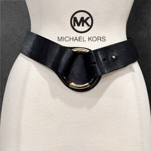 MICHAEL Michael Kors Women’s O-Ring Leather Belt in the Size Small in Black/Gold
